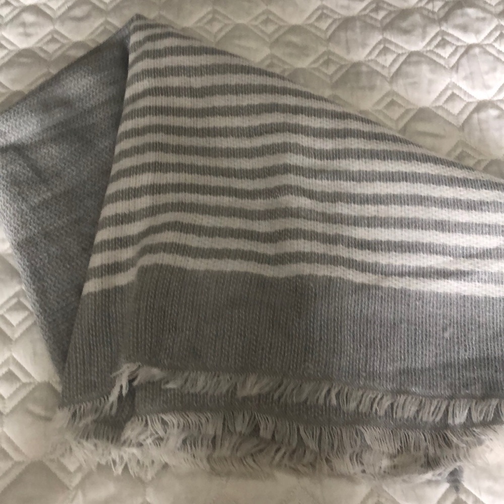 White stripped blanket scarf